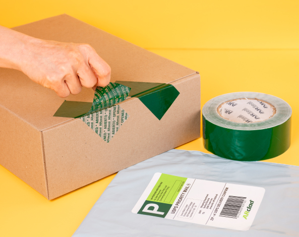 Envelopes, remessas, comércio eletrônico, entrega, fitas de segurança, caixas de papelão, etiquetas, informações, variável. Envelopes, remessas, comércio eletrônico, entrega, fitas de segurança, caixas de papelão, etiquetas, informações, variável.