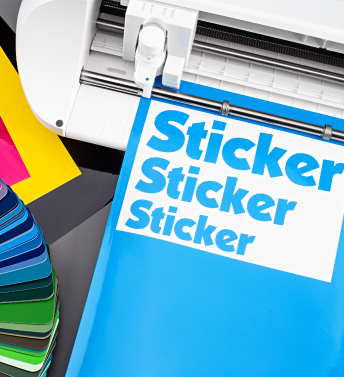 Decoração, sinalização, caixas de luz, publicidade interior e exterior.